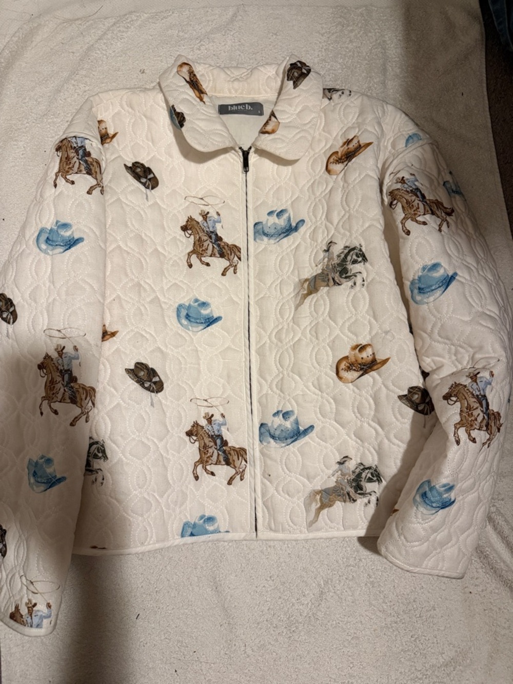 bebe Quilted Puffer Jacket in Cream with Western Print